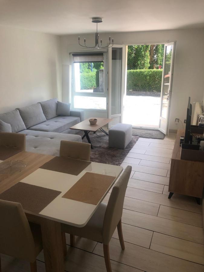 Logement Au Calme Dans Une Maison. Moirans-en-Montagne Eksteriør bilde