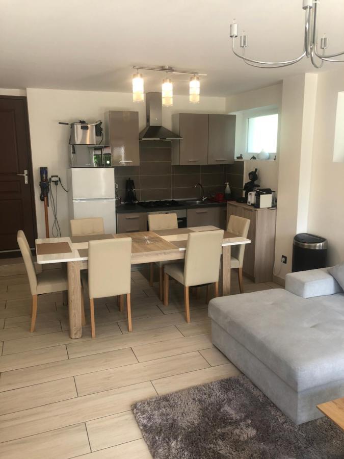 Logement Au Calme Dans Une Maison. Moirans-en-Montagne Eksteriør bilde